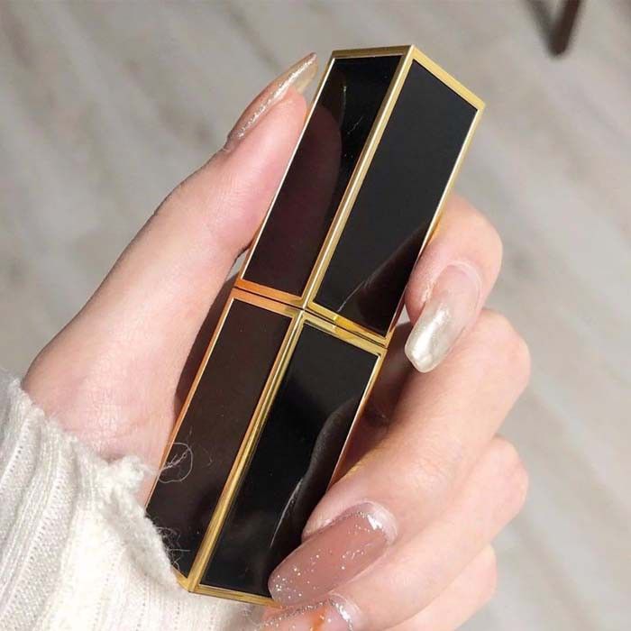 Thiết kế son Tom Ford đỏ gạch 27 Shameless ấn tượng